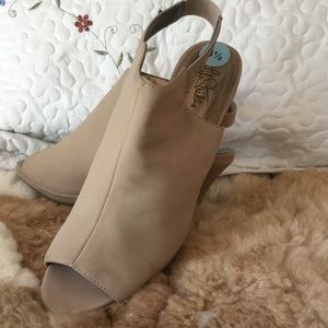 Life Stride heels. Soft system. NWT.